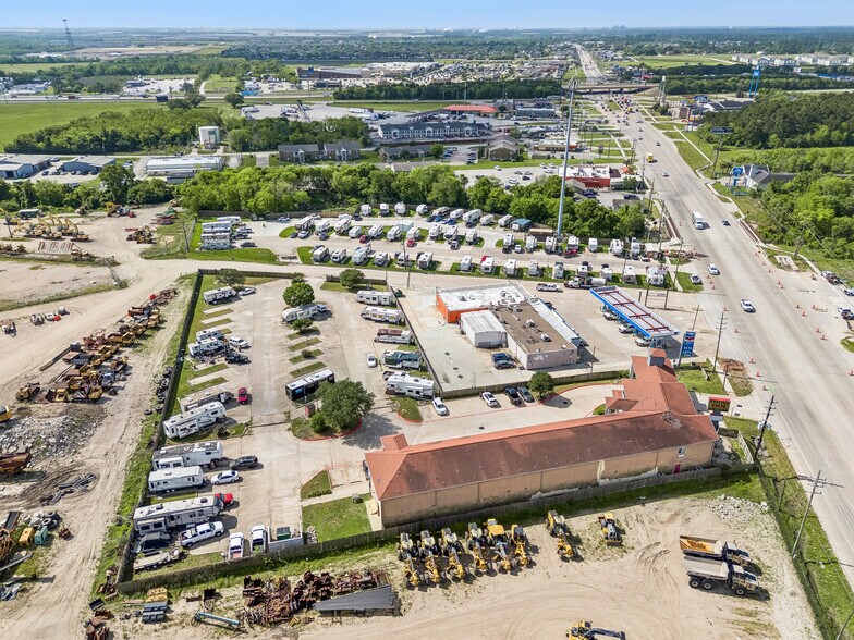 9232 N Highway 146, Baytown, TX à vendre - Photo du bâtiment - Image 3 de 24