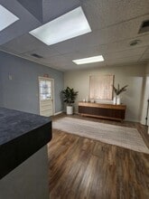 426 Lexington Rd, Versailles, KY for lease Interior Photo- Image 2 of 8