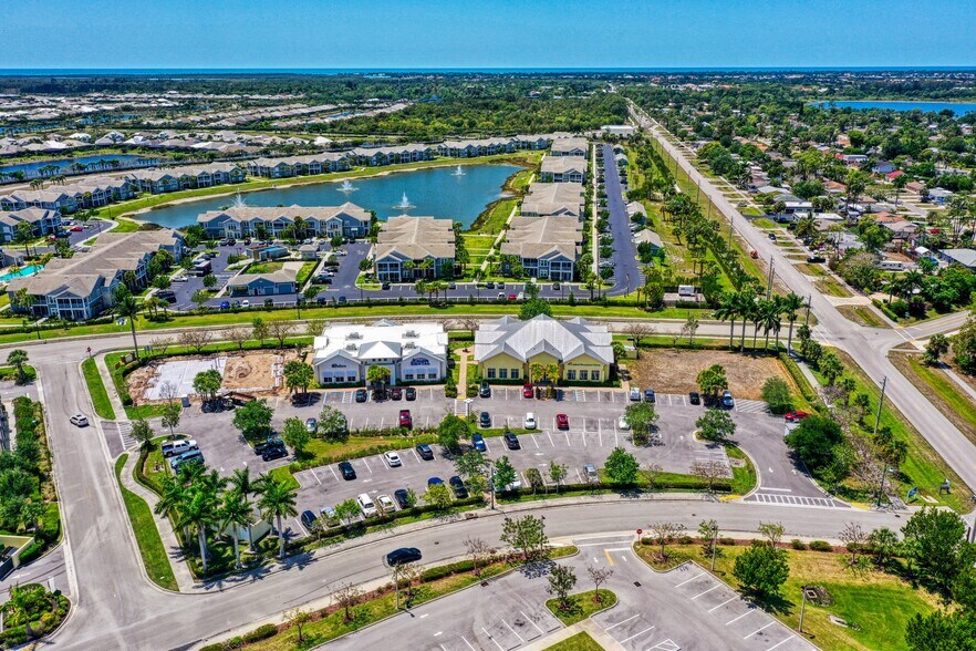 4660 Cardinal Way, Naples, FL à louer - Photo du bâtiment - Image 2 de 6