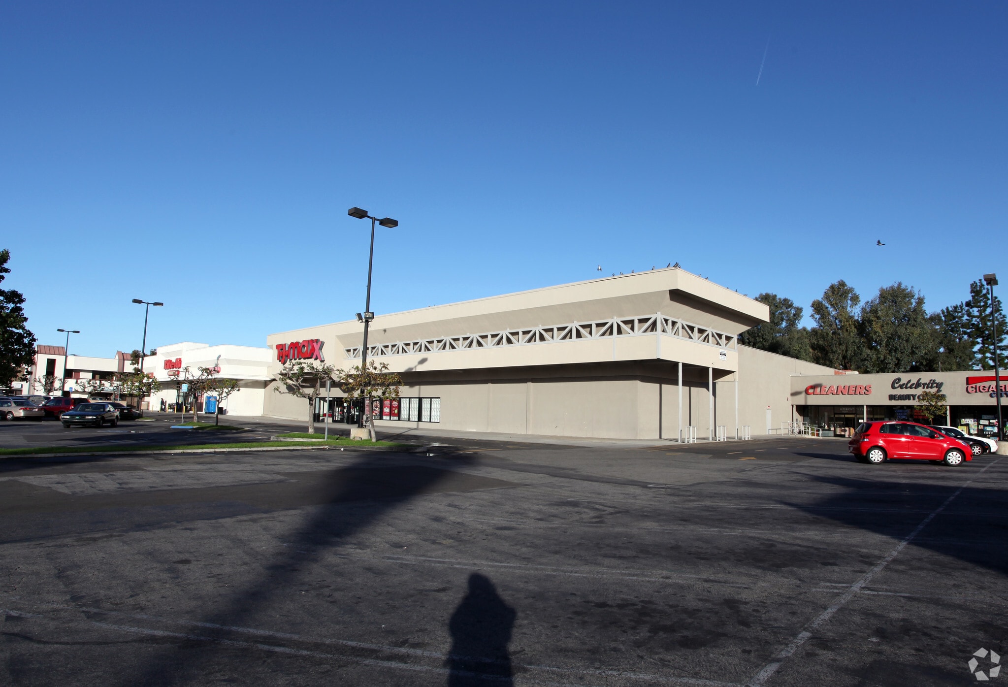 20101-20141 Sherman Way, Winnetka, CA for lease Building Photo- Image 1 of 7