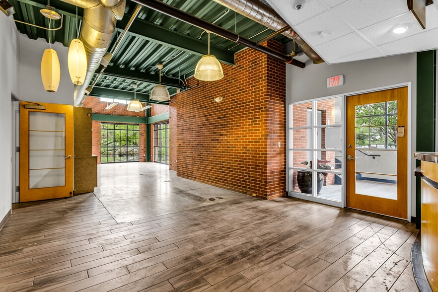 4340 N Josey Ln, Carrollton, TX for sale - Interior Photo - Image 2 of 9