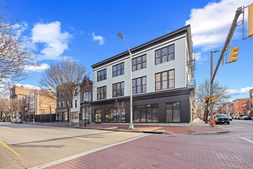 The Shoppes at Broadway portefeuille de 4 propriétés à vendre sur LoopNet.ca - Photo du bâtiment - Image 2 de 21