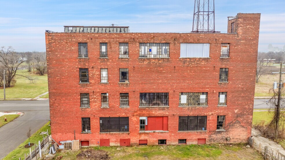 2941 E Warren Ave, Detroit, MI à vendre - Photo du bâtiment - Image 3 de 22