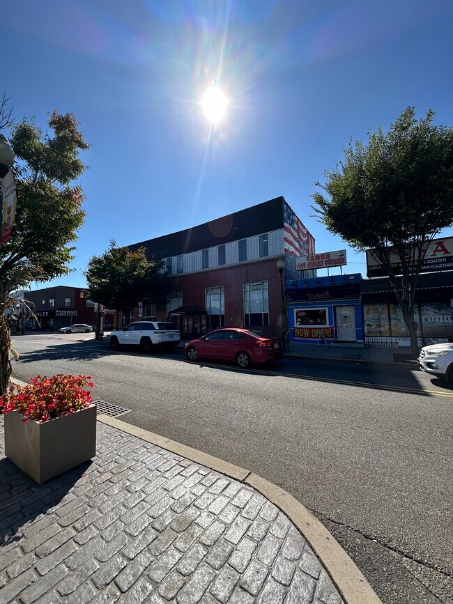 Plus de détails pour 1291 Paterson Plank Rd, Secaucus, NJ - Bureau/Commerce de détail, Commerce de détail à louer