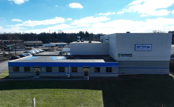 5140 Commercial Dr, Yorkville, NY à vendre - Photo du bâtiment - Image 1 de 6