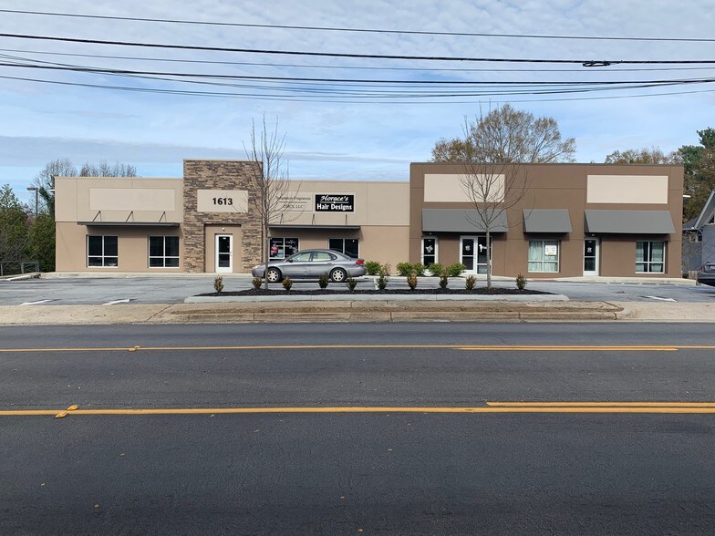 1613 E North St, Greenville, SC à louer - Photo du bâtiment - Image 2 de 2