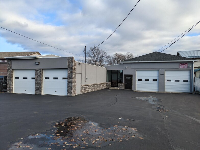 230 Portland Ave, Rochester, NY for lease - Building Photo - Image 1 of 6