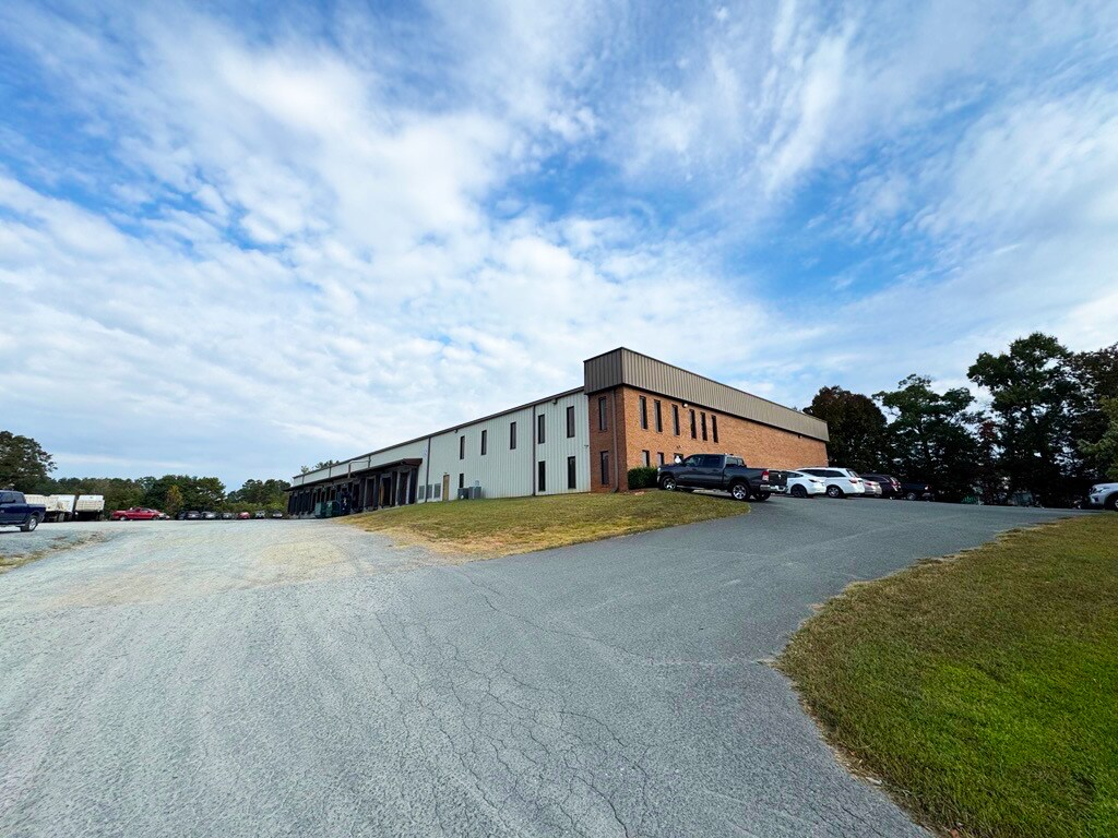 1723 Tower Industrial Dr, Monroe, NC à vendre Photo du bâtiment- Image 1 de 7