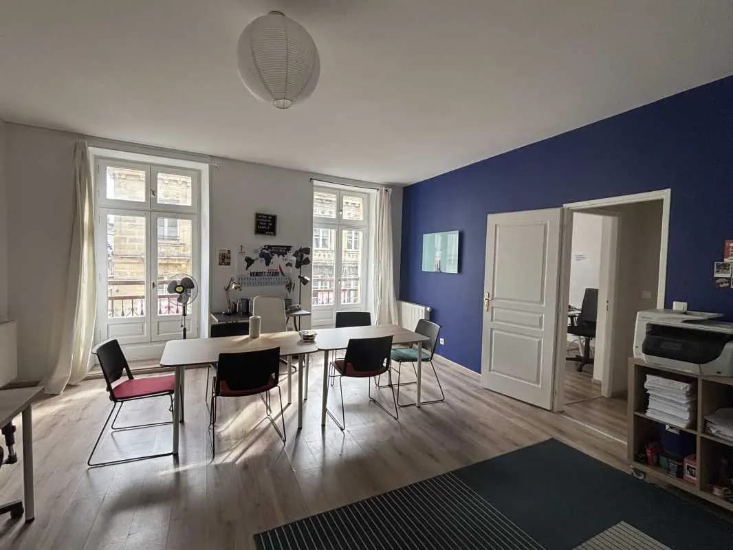 Office in Bordeaux for lease Interior Photo- Image 1 of 14