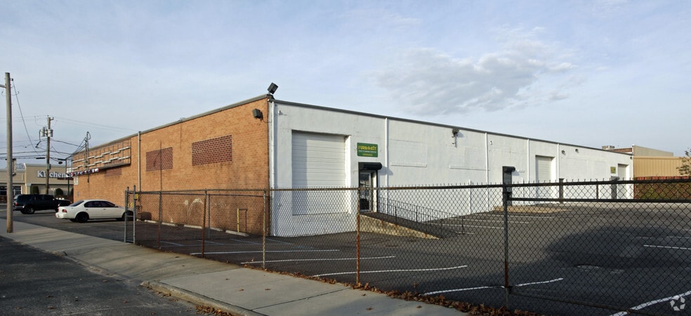 1179-1183 Sunrise Hwy, Copiague, NY à vendre - Photo du bâtiment - Image 2 de 2