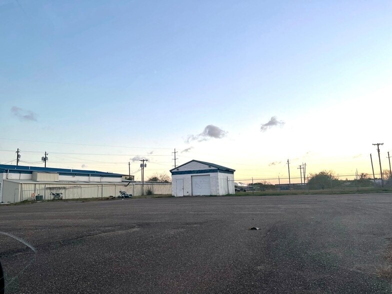 2041 Amistad Dr, San Benito, TX for sale - Building Photo - Image 2 of 11