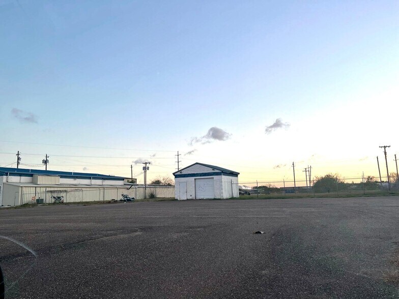 2041 Amistad Dr, San Benito, TX à vendre - Photo du bâtiment - Image 2 de 11
