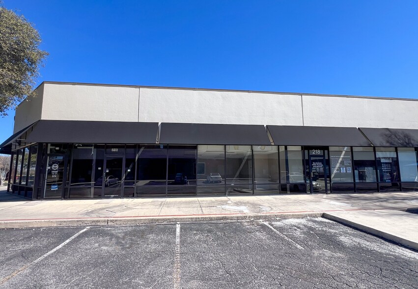 1305 SW Loop 410, San Antonio, TX à louer - Photo du bâtiment - Image 3 de 5