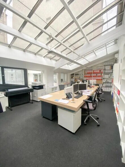 Bureau dans Paris à vendre - Photo du bâtiment - Image 2 de 9