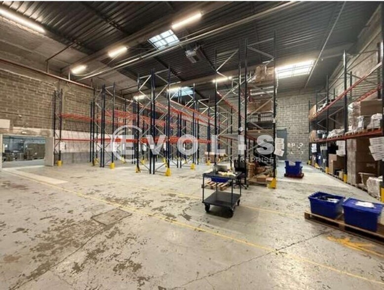 Industrial in Villejust for lease - Interior Photo - Image 3 of 8
