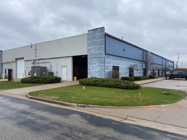 851-859 E Broadway, Monona, WI à louer - Photo du bâtiment - Image 2 de 5