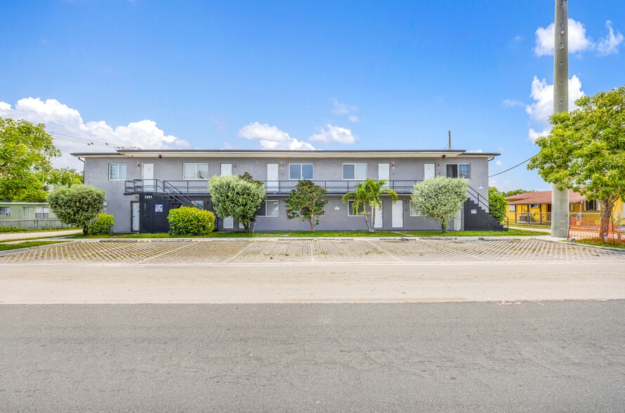 2201 Greene St, Hollywood, FL for sale - Primary Photo - Image 1 of 27
