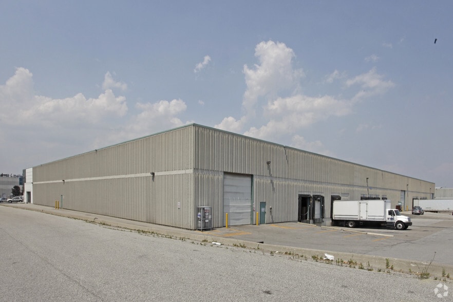 380 Courtneypark Dr E, Mississauga, ON for lease - Building Photo - Image 2 of 2