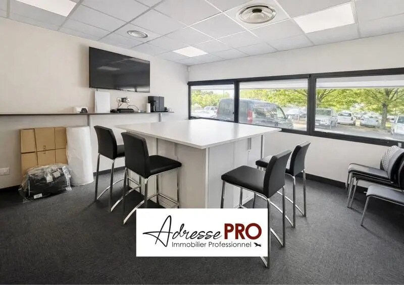 Office in Lormont for sale Interior Photo- Image 1 of 4