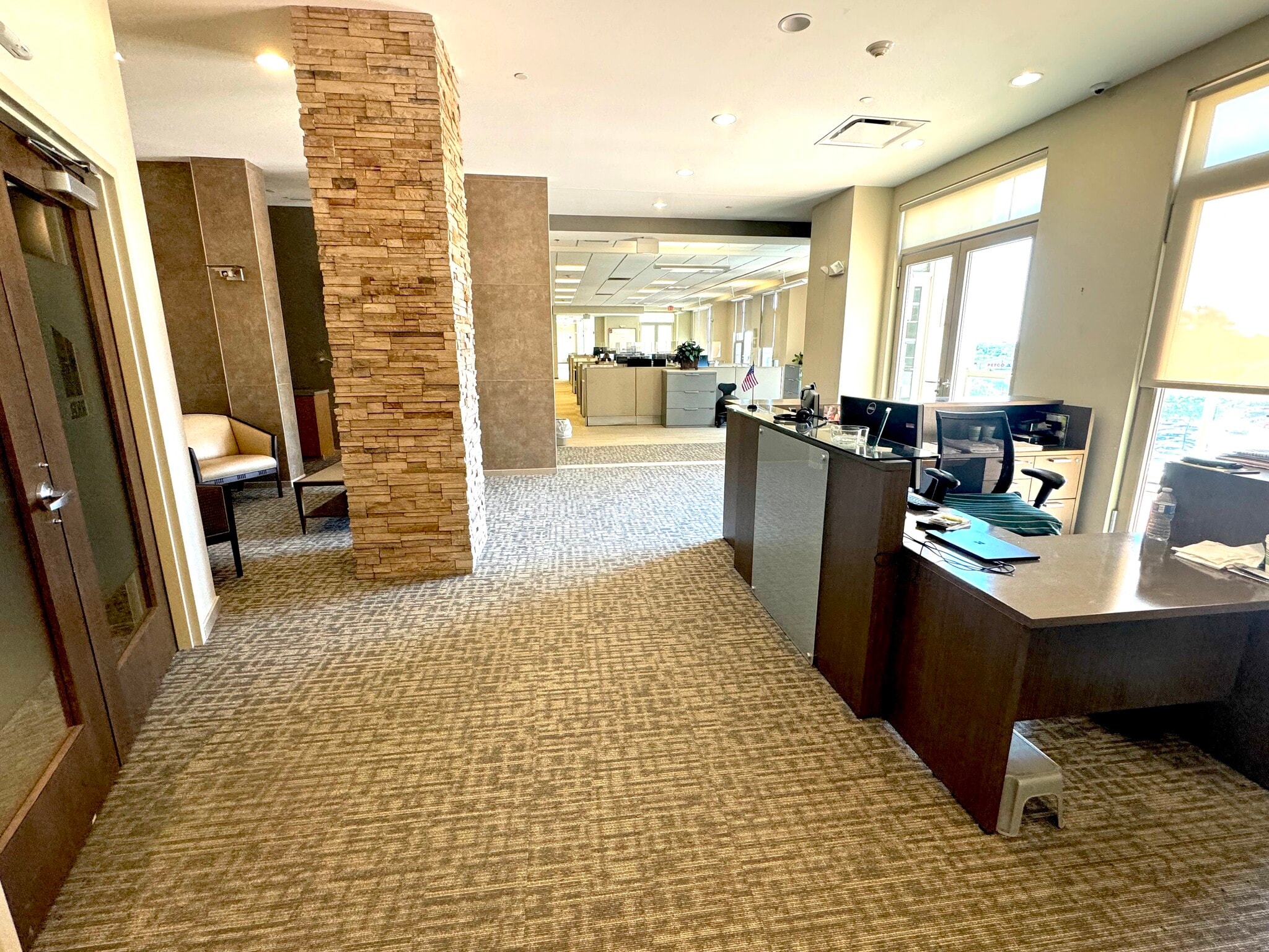 Sockanosset Cross Rd, Cranston, RI à louer Photo intérieure- Image 1 de 5