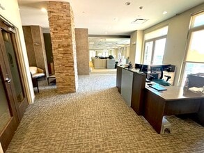 Sockanosset Cross Rd, Cranston, RI à louer Photo intérieure- Image 1 de 5