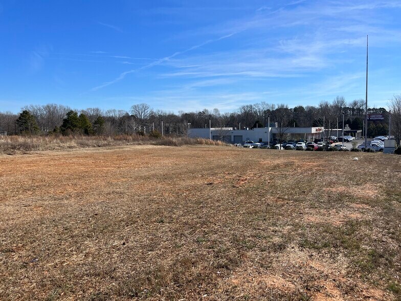 3898 74, Monroe, NC à vendre - Photo principale - Image 1 de 7