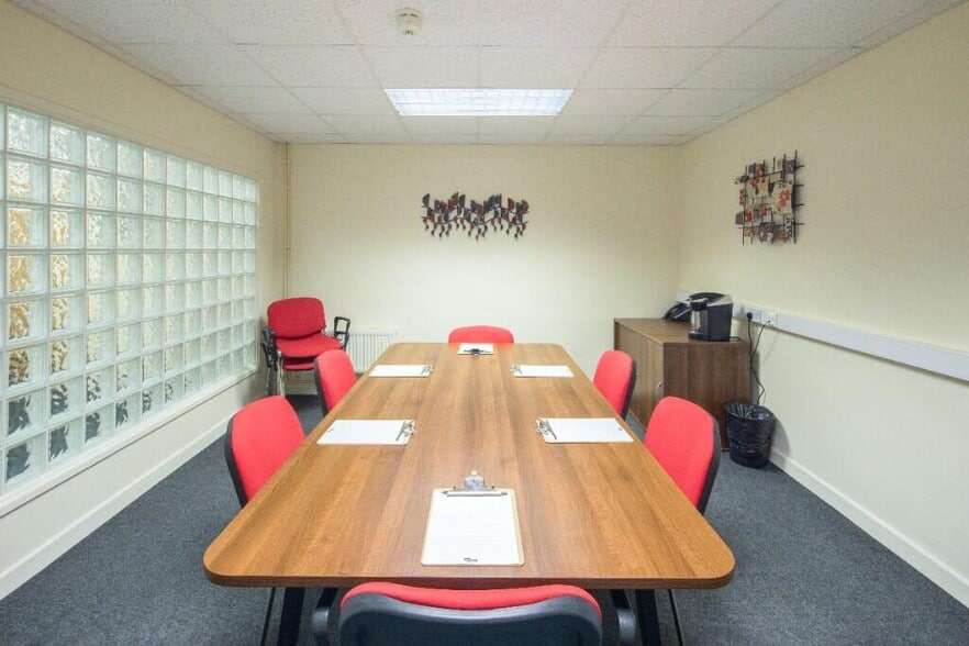 Kingsfield Clos, Northampton for lease - Interior Photo - Image 3 of 51