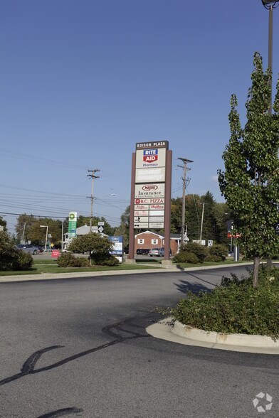 2030-2058 Lake Michigan Dr, Grand Rapids, MI à louer - Photo du bâtiment - Image 3 de 9