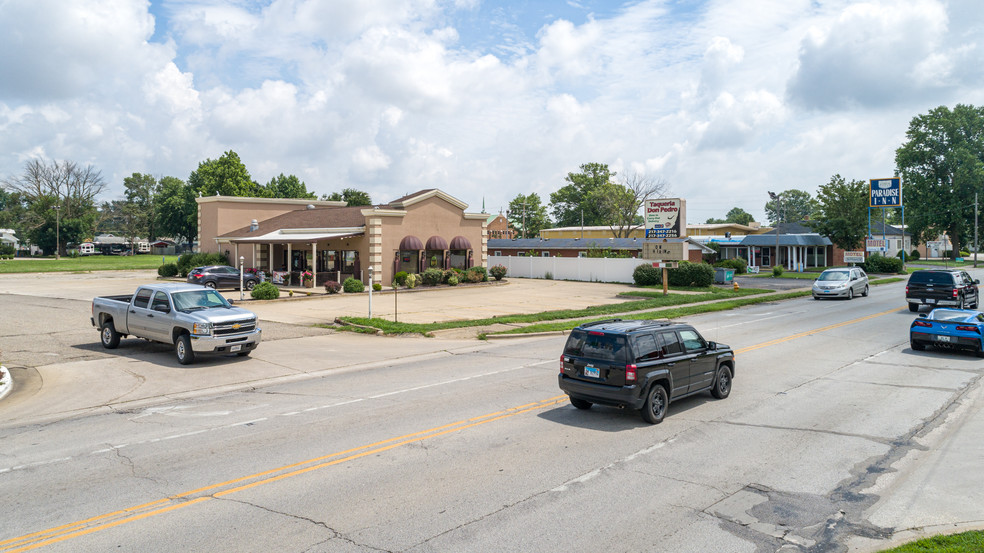 1002 W Fayette Ave, Effingham, IL à vendre - Photo du bâtiment - Image 1 de 1