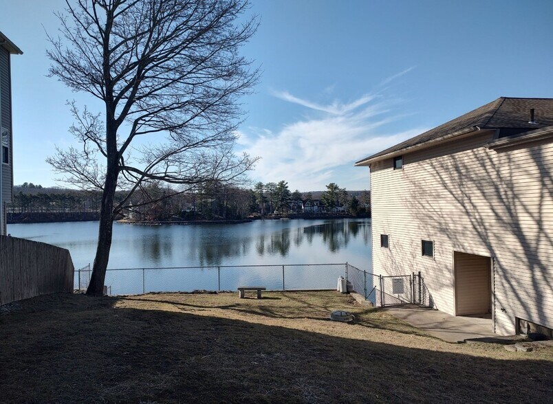 206 S Quinsigamond Ave, Shrewsbury, MA à louer - Photo du bâtiment - Image 2 de 2