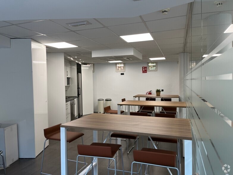 Calle Cáceres, 2, Pozuelo de Alarcón, Madrid for lease - Building Photo - Image 3 of 7