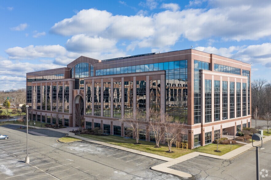 100 Kimball Dr, Parsippany, NJ à louer - Photo du bâtiment - Image 1 de 13