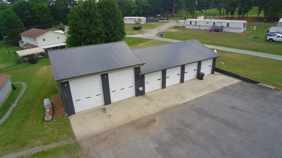 8587 Sparrow Trl, Connelly Springs, NC à vendre - Photo du bâtiment - Image 1 de 18