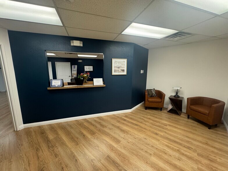 5605 Riggins Ct, Reno, NV à vendre - Photo du bâtiment - Image 3 de 31