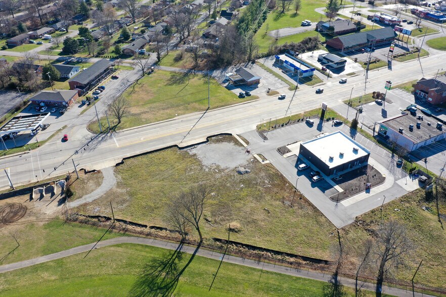 900 Louisville Rd, Frankfort, KY à louer - Photo du bâtiment - Image 3 de 6