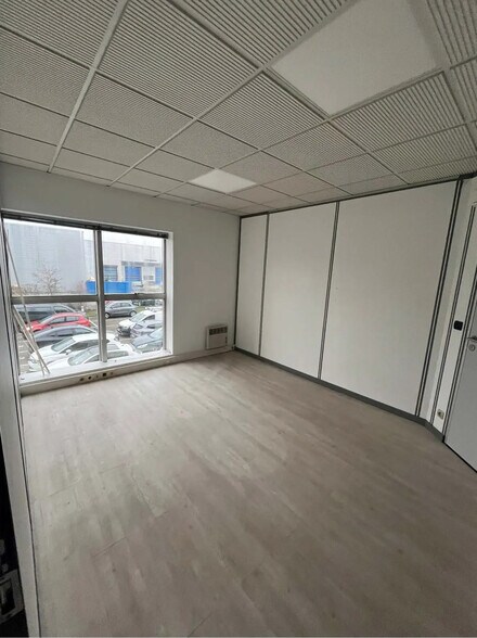 Office in Trappes for lease - Interior Photo - Image 3 of 7