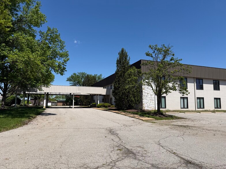 140 Long Rd, Chesterfield, MO à louer - Photo du bâtiment - Image 2 de 6
