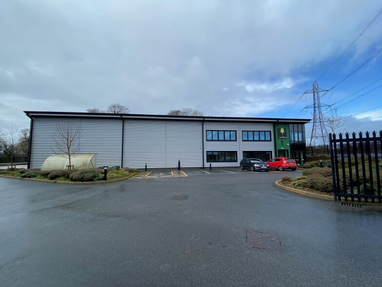 1-4 Broadley Park Rd, Roborough for lease - Building Photo - Image 2 of 3