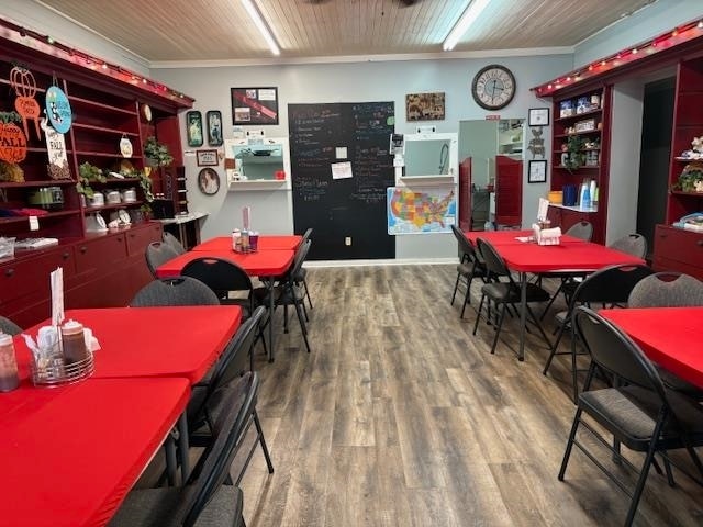 5112 S Jackson Hwy, Horse Cave, KY for lease Interior Photo- Image 1 of 8