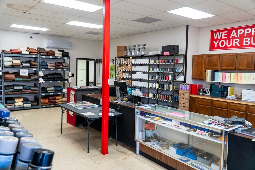 3911 Woodbury Dr, Austin, TX à louer - Photo du bâtiment - Image 3 de 7