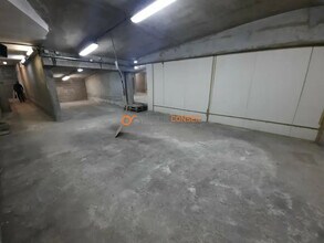 Flex in Courbevoie for sale Interior Photo- Image 2 of 4