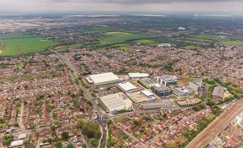 Millington Rd, Hayes à louer - Photo du bâtiment - Image 3 de 10