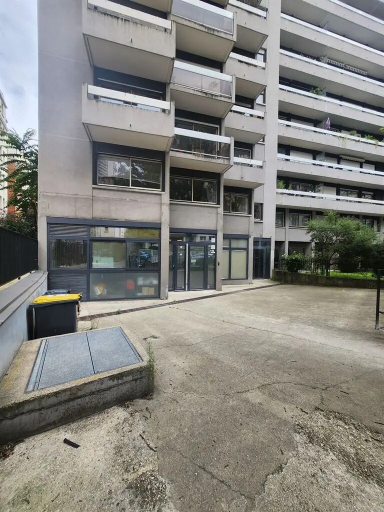 Commerce de détail dans Paris à louer Photo du bâtiment- Image 1 de 11