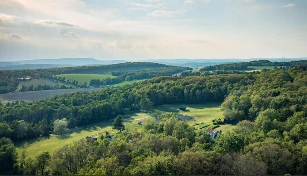 5 Homestead Farm Ln, Millerton, NY à vendre - Photo du bâtiment - Image 1 de 10