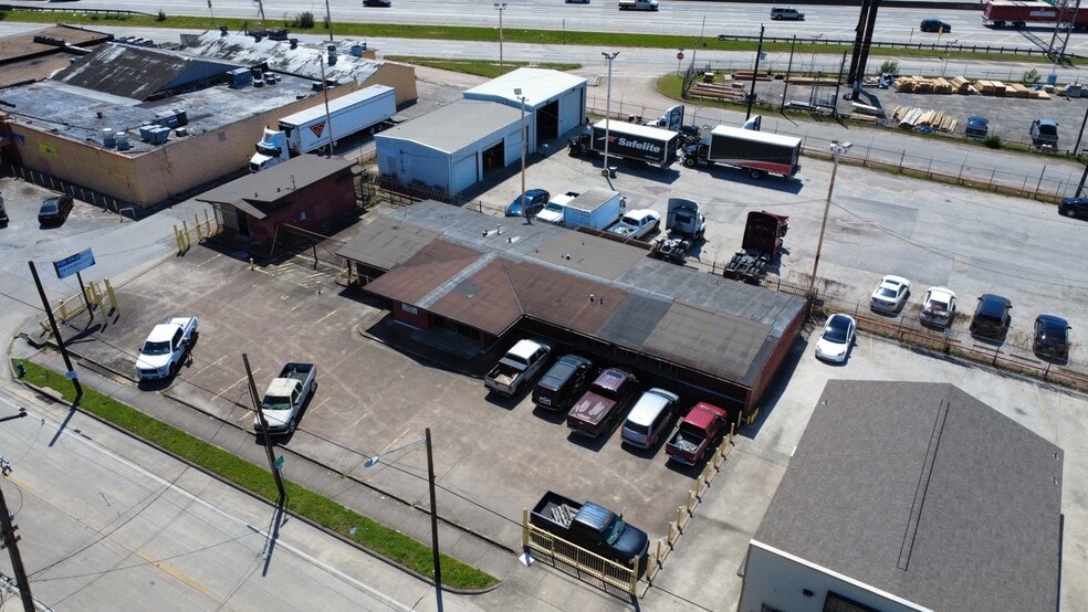 7112 Lyons Ave, Houston, TX for lease - Building Photo - Image 2 of 20