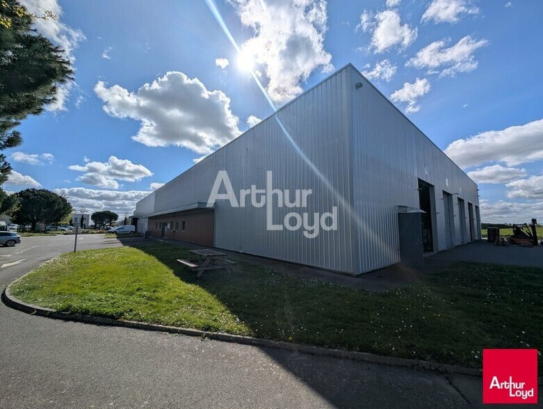 Industrial in La Mézière for lease - Building Photo - Image 2 of 4