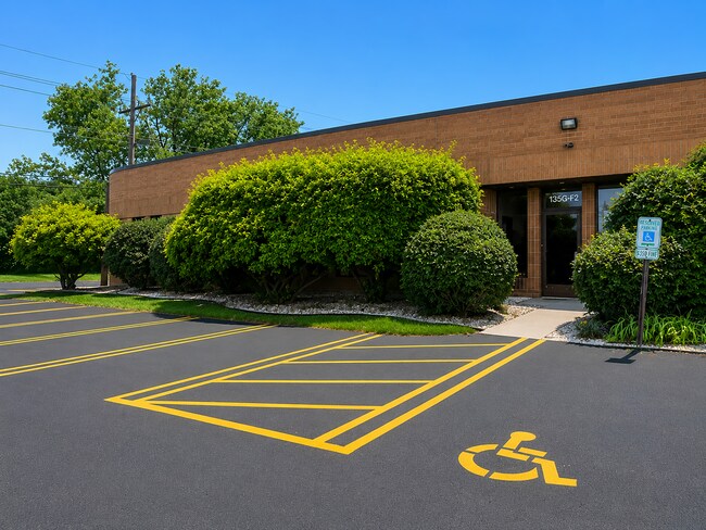 More details for 135 E St. Charles Rd, Carol Stream, IL - Flex for Lease