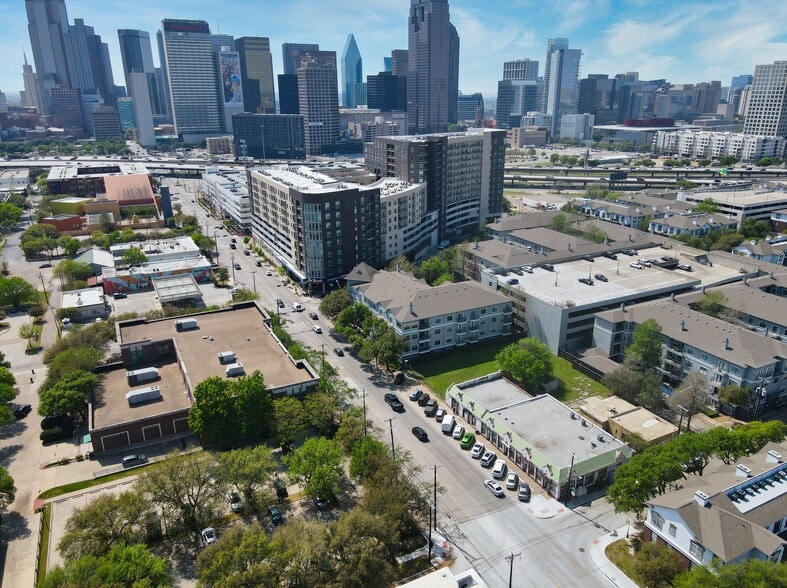 2817-2827 Live Oak St, Dallas, TX à vendre - Photo du bâtiment - Image 2 de 6