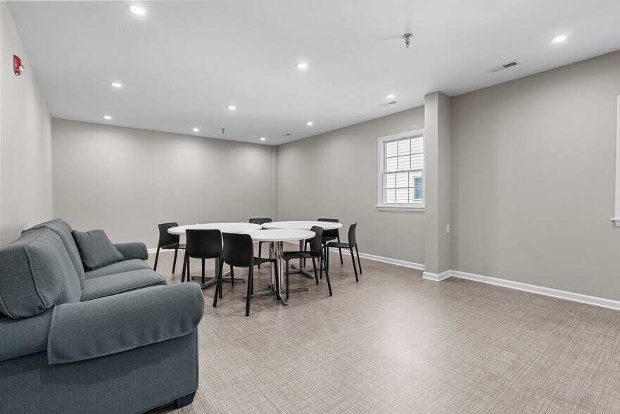 790 Newtown Yardley Rd, Newtown, PA à louer - Photo intérieure - Image 2 de 47