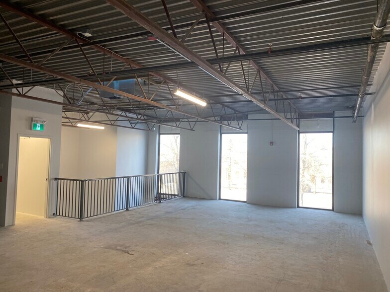 1215 38 Av NE, Calgary, AB à vendre - Photo intérieure - Image 2 de 10